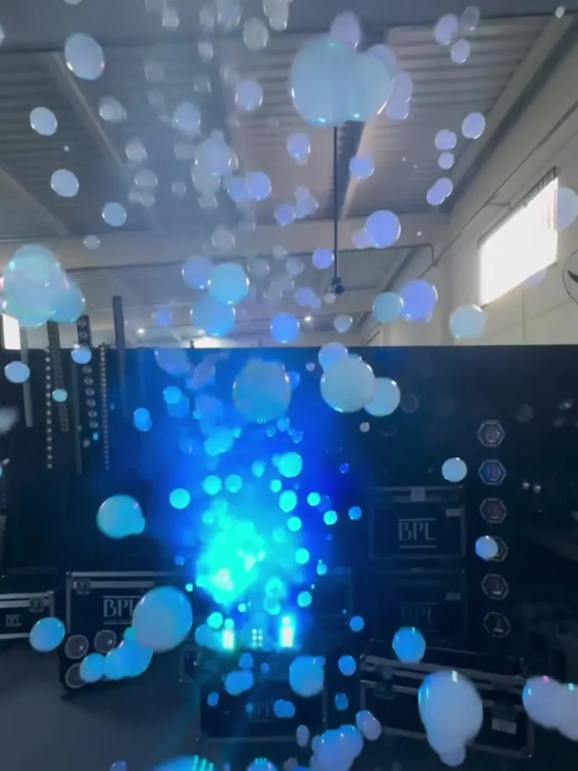 Bolhas com fumaça iluminadas em azul