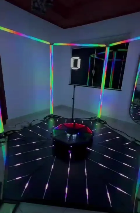 Cenário 360 com ringue e pista de LED