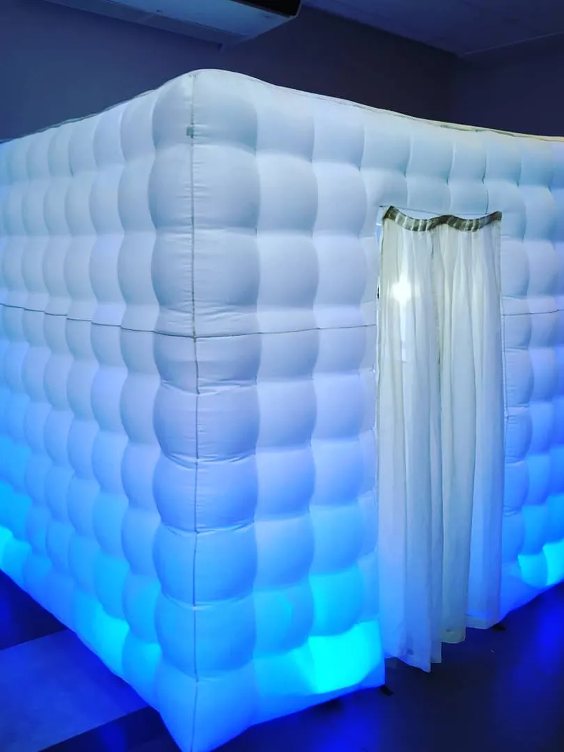 Cabine de Fotos Neon iluminada em azul